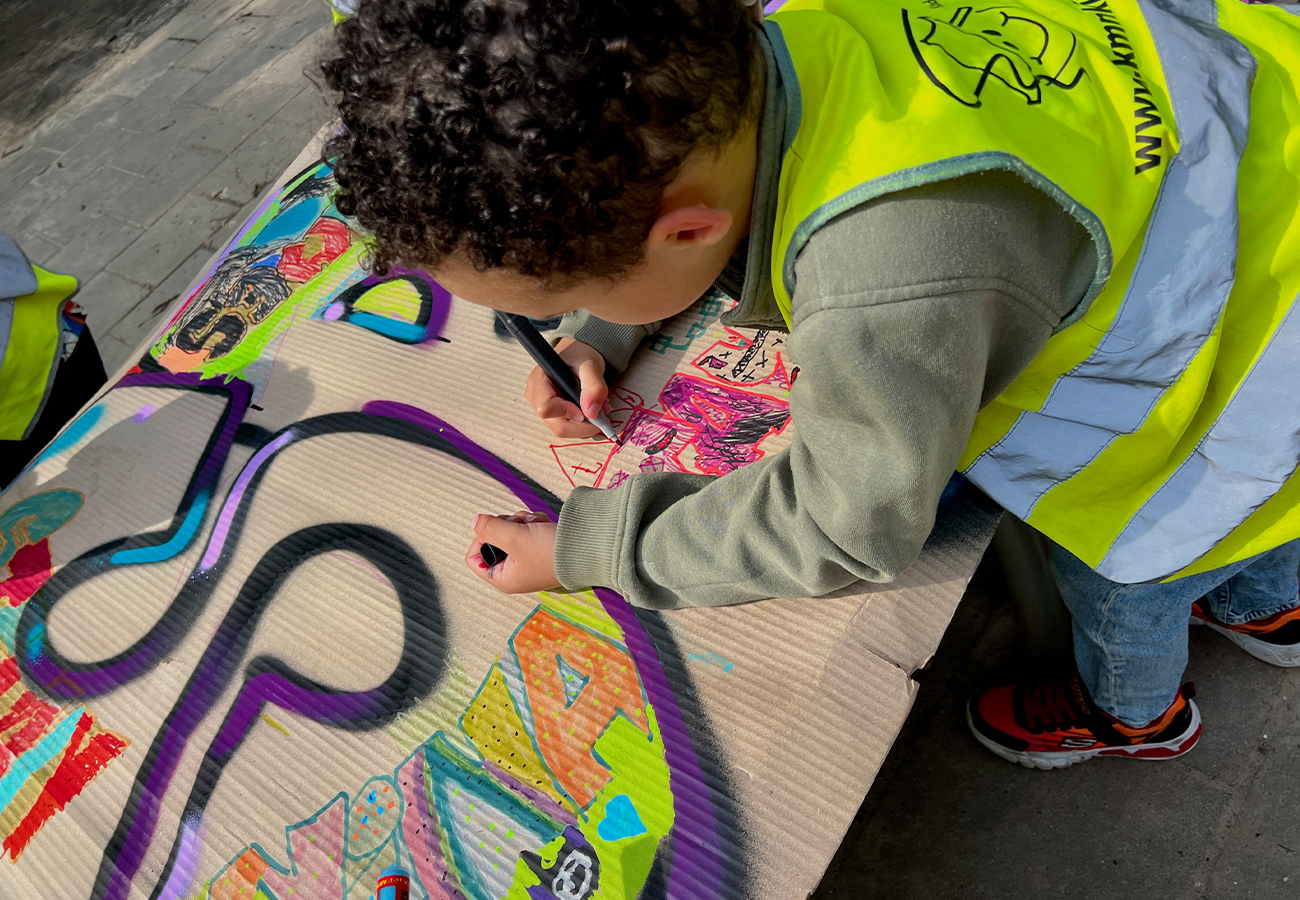 Street Art en Graffiti: Maak samen een groot karton graffiti